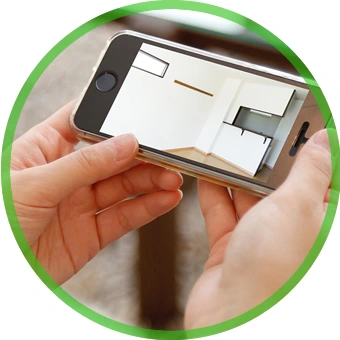 スマートフォンで内覧している写真