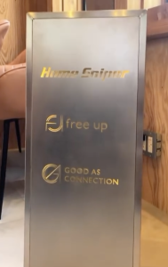 不動産店舗リニューアルしたおしゃれな店内(札幌)